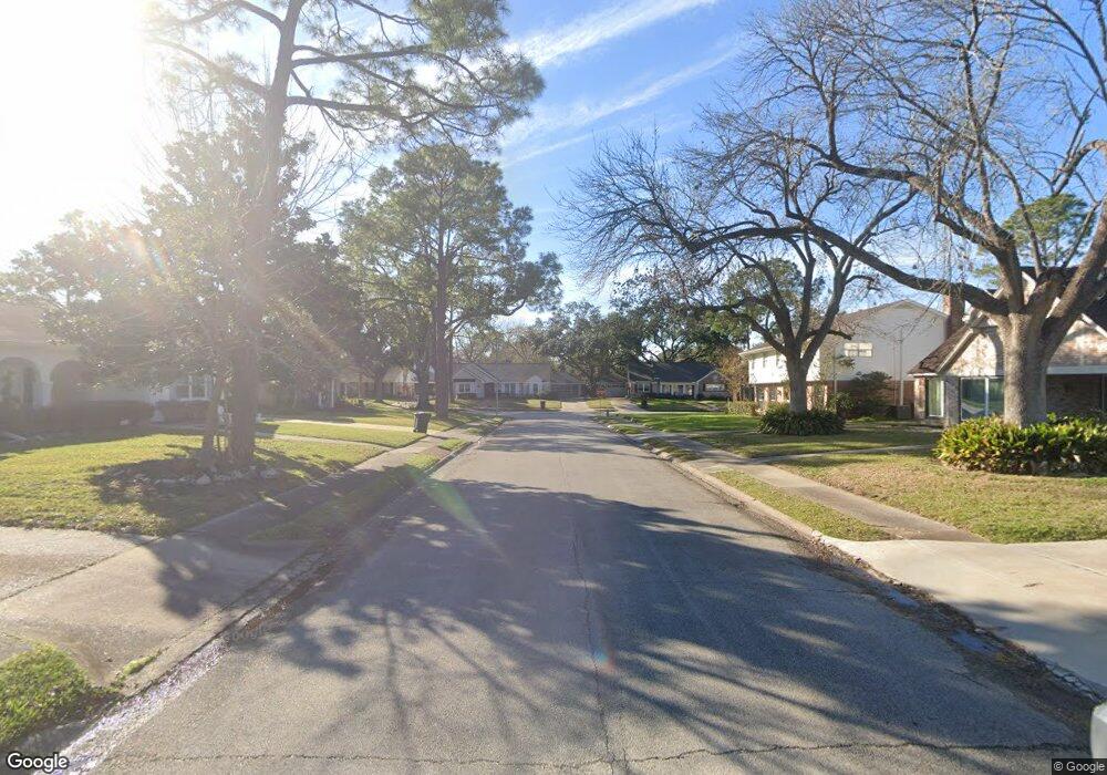 1921 Candlewood Dr, Houston, TX 77042 - photo 1