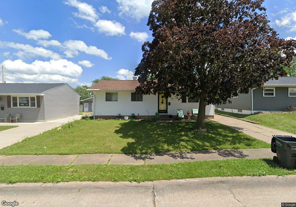 2817 N Lincoln Ave, Davenport, IA 52804 - photo 1