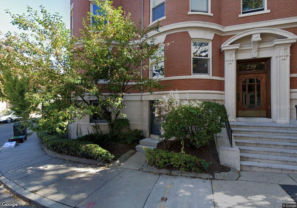 239 Rawson Rd unit 4,239, Brookline, MA 02445 - photo 1