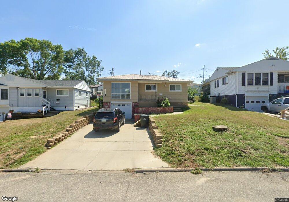 1717 12th Ave SW, Cedar Rapids, IA 52404 - photo 1