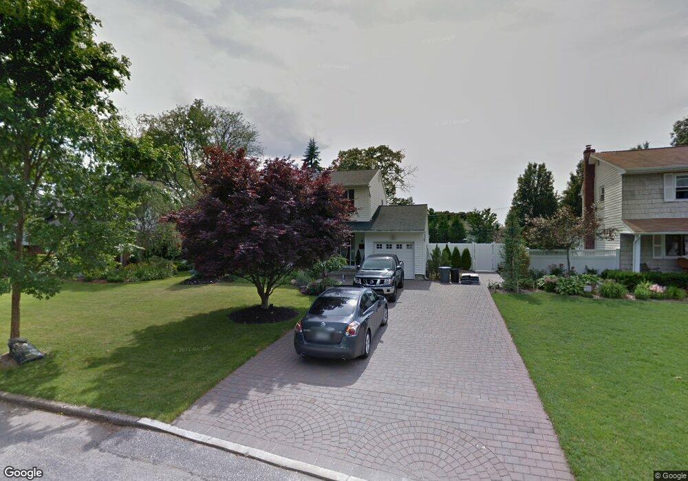 6 Crest Ln, ComMacK, NY 11725 - photo 1