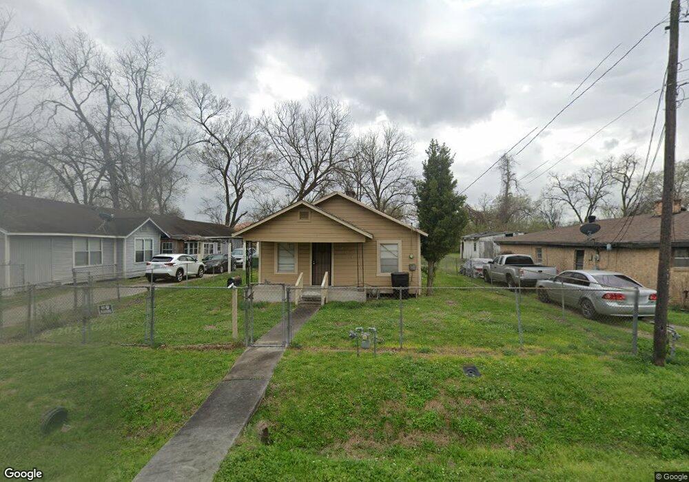 987 Glen Ave, Houston, TX 77088 - photo 1