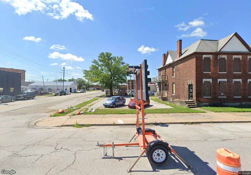 801 W 3rd St, Davenport, IA 52802 - photo 1