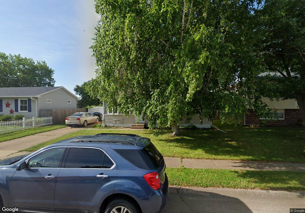 2913 W 65th St, Davenport, IA 52806 - photo 1