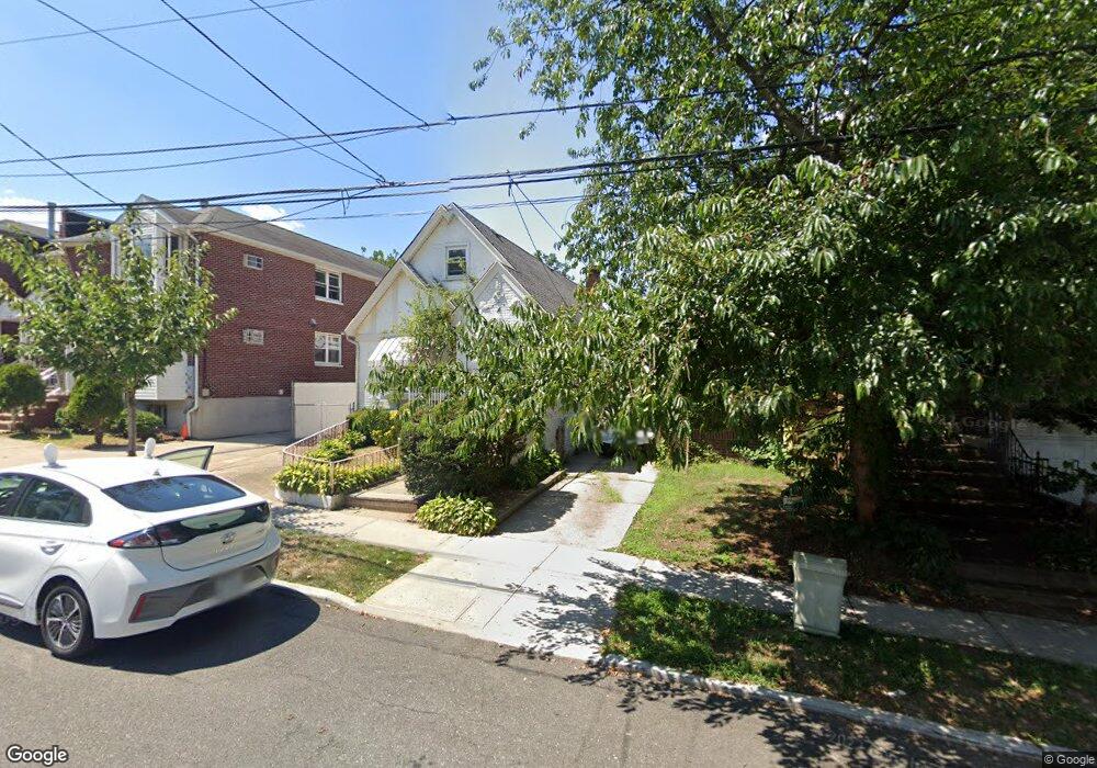 6134 160th St, Fresh Meadows, NY 11365 - photo 1