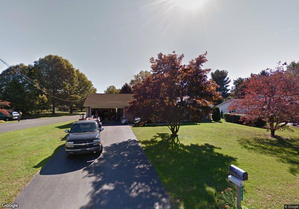 2972 Roosevelt Dr, Chambersburg, PA 17201 - photo 1