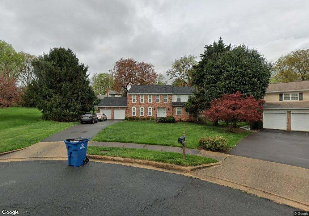 7908 Stirrup Cup Ln, McLean, VA 22102 - photo 1