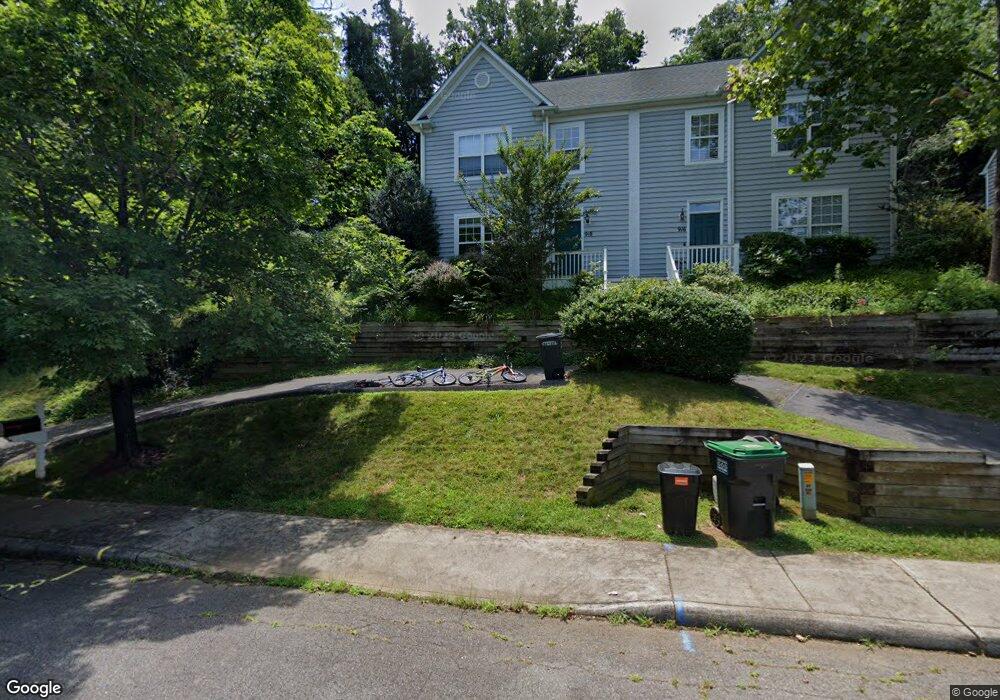 918 Locust Ln, Charlottesville, VA 22901 - photo 1