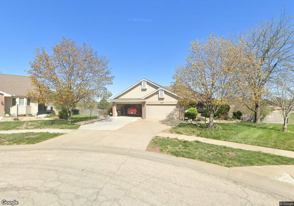 3333 SW Mcclure Ct, Topeka, KS 66614 - photo 1