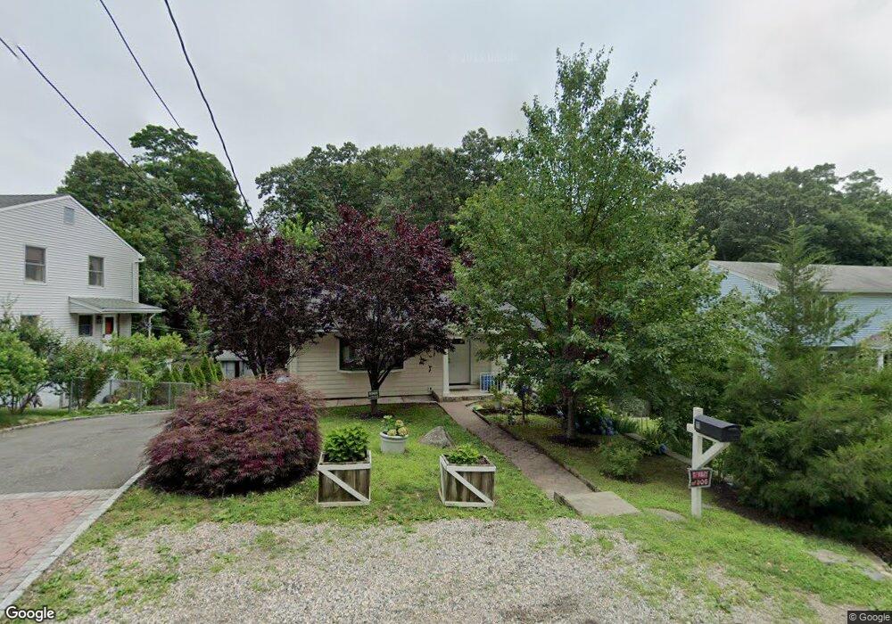 11 Hollow Tree Rd, Norwalk, CT 06854 - photo 1