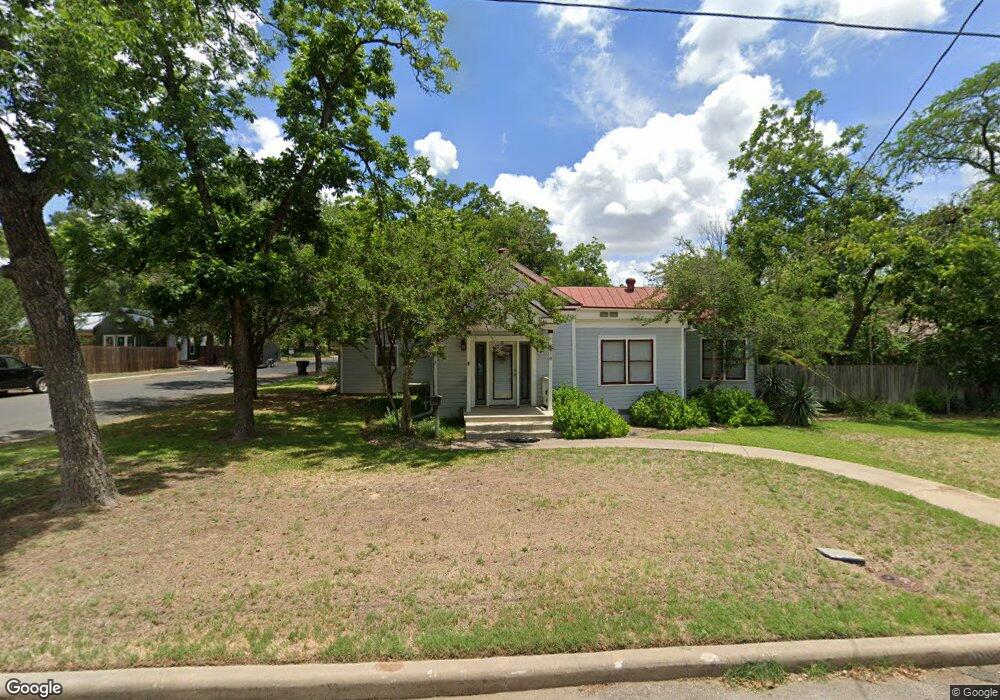 318 W Morse St, Fredericksburg, TX 78624 - photo 1