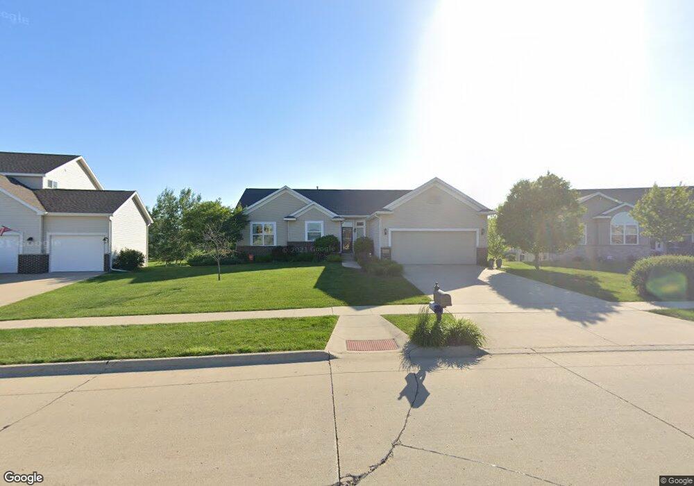 1527 Quail Run Ln, Cedar Falls, IA 50613 - photo 1