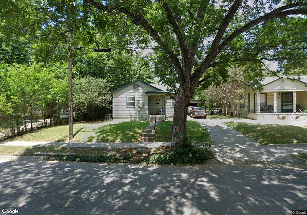 1303 Oneal St, Gainesville, TX 76240 - photo 1