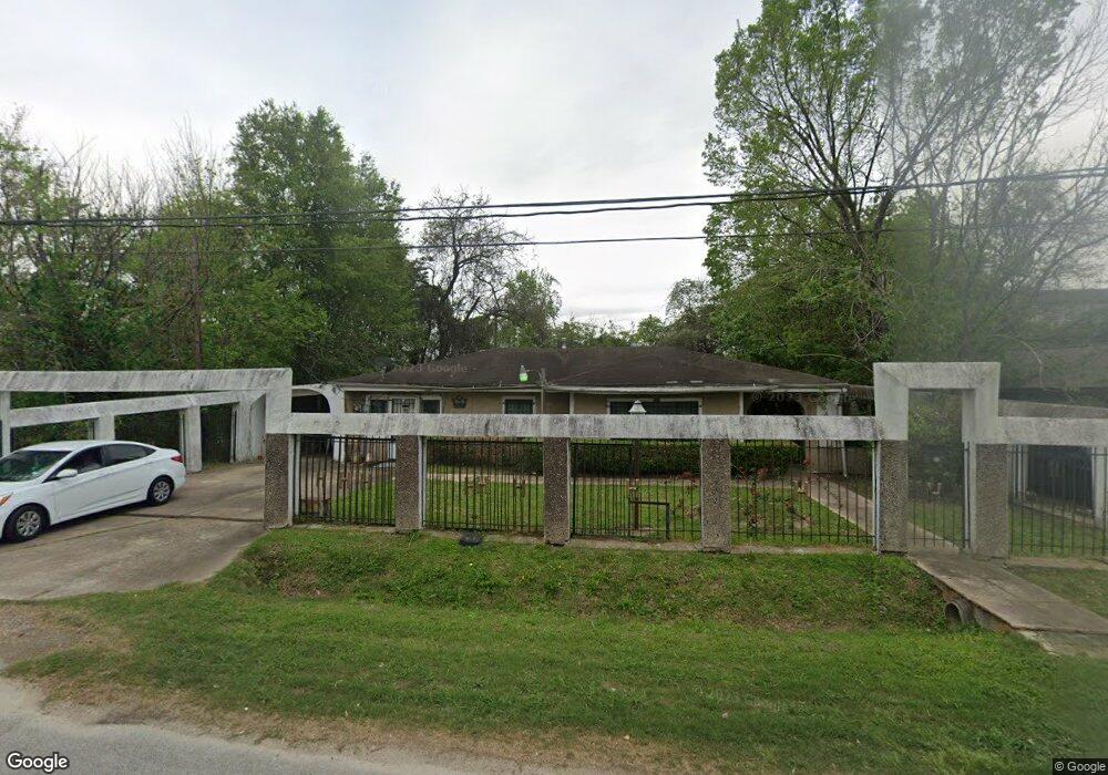 801 Lucky St, Houston, TX 77088 - photo 1