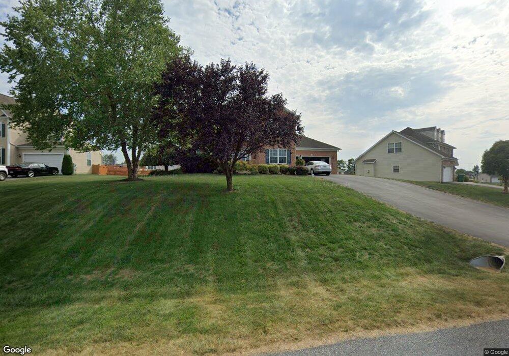 291 Creekwood Dr, Greencastle, PA 17225 - photo 1