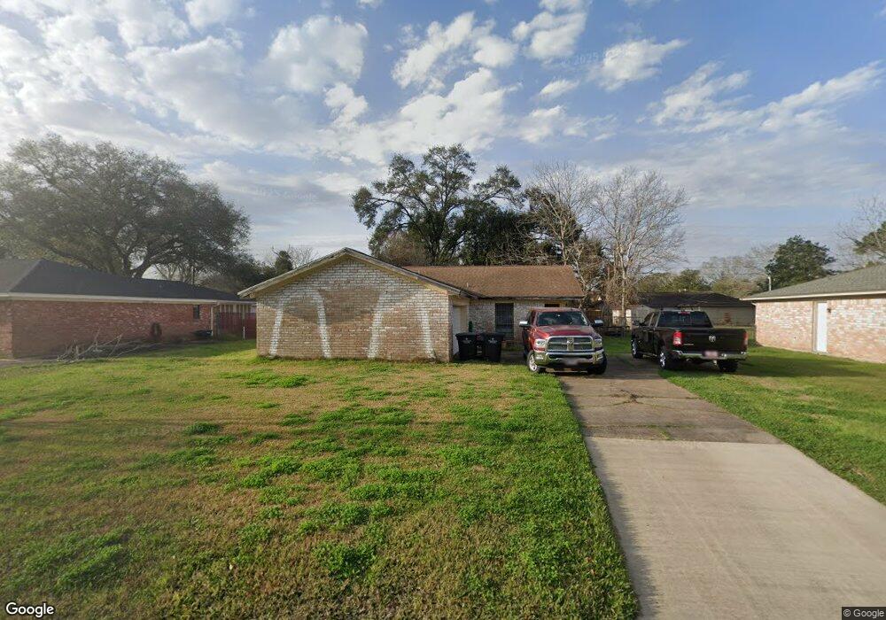 331 Coventry Ln, Alvin, TX 77511 - photo 1