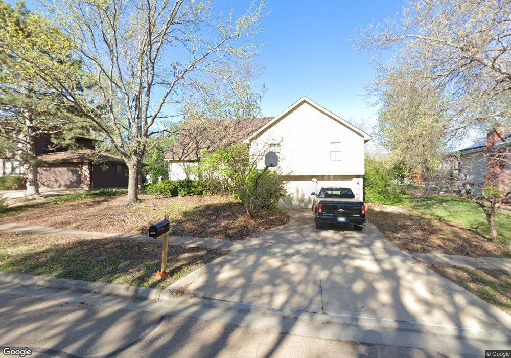 3201 SW Chelsea Dr, Topeka, KS 66614 - photo 1