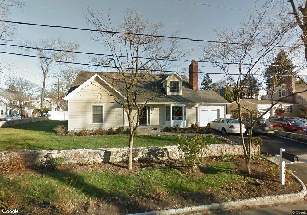 2 Hendrie Dr, Old Greenwich, CT 06870 - photo 1