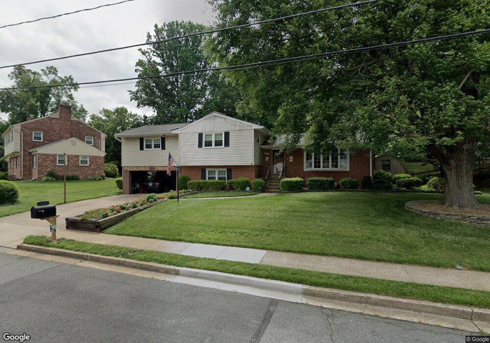 1010 Country Club Dr NE, Vienna, VA 22180 - photo 1