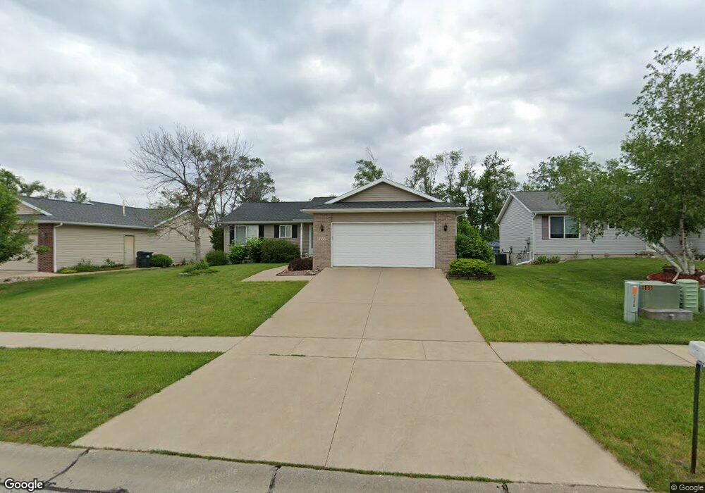 1111 Moose Dr NW, Cedar Rapids, IA 52405 - photo 1