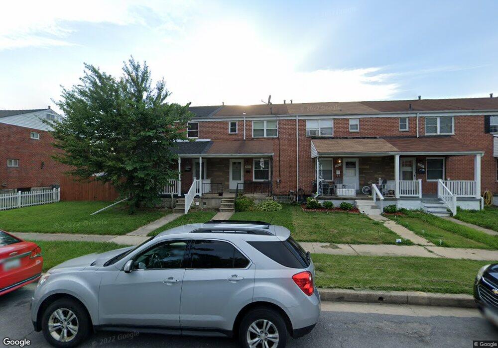 1038 Foxcroft Ln, Essex, MD 21221 - photo 1