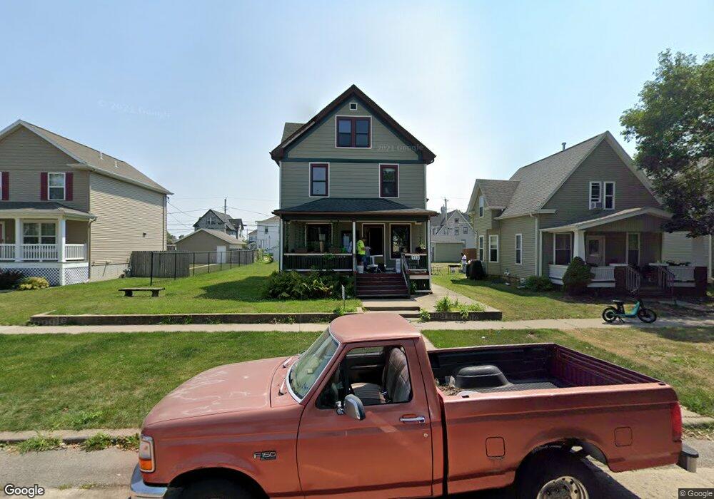 715 G Ave NW, Cedar Rapids, IA 52405 - photo 1