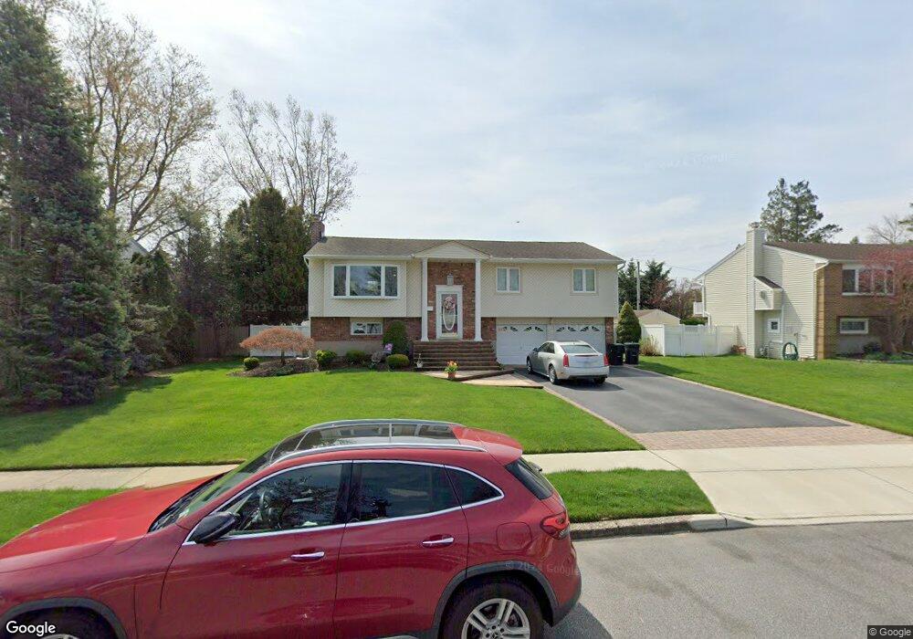 18 Pebble Place, ComMacK, NY 11725 - photo 1