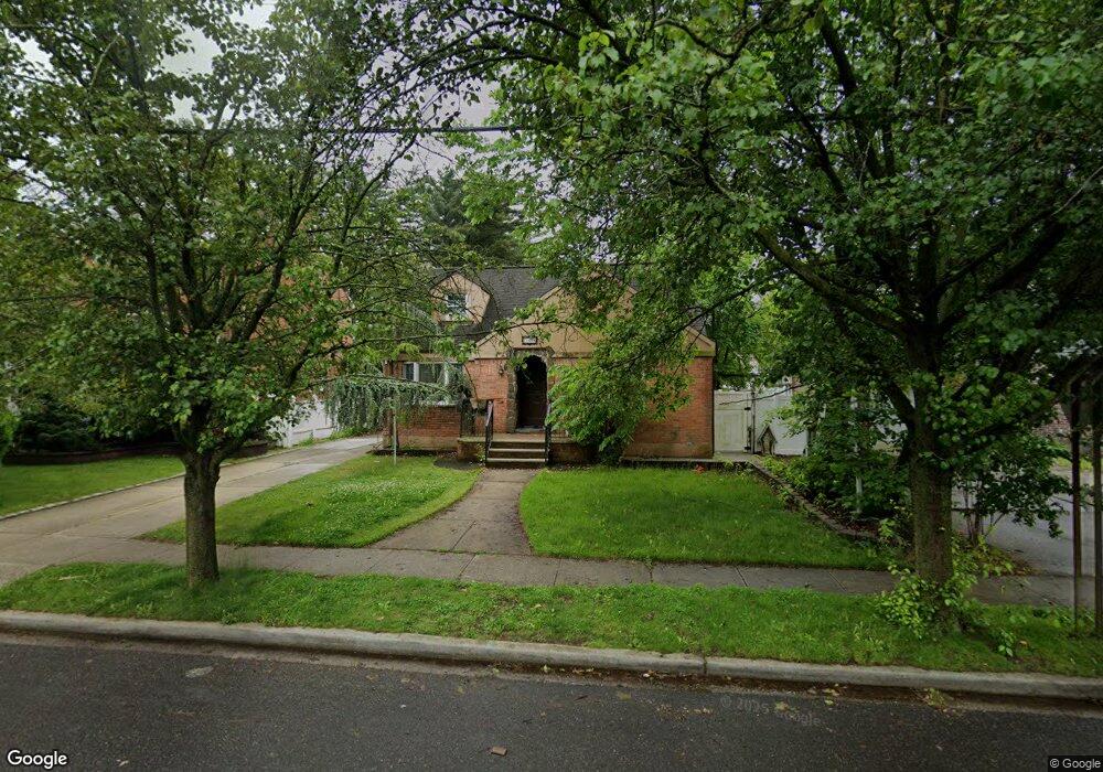 106 Strattford Rd, New Hyde Park, NY 11040 - photo 1