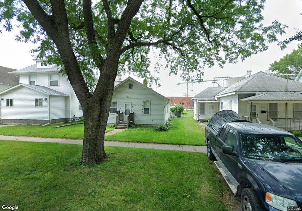 1032 10th St SW, Cedar Rapids, IA 52404 - photo 1