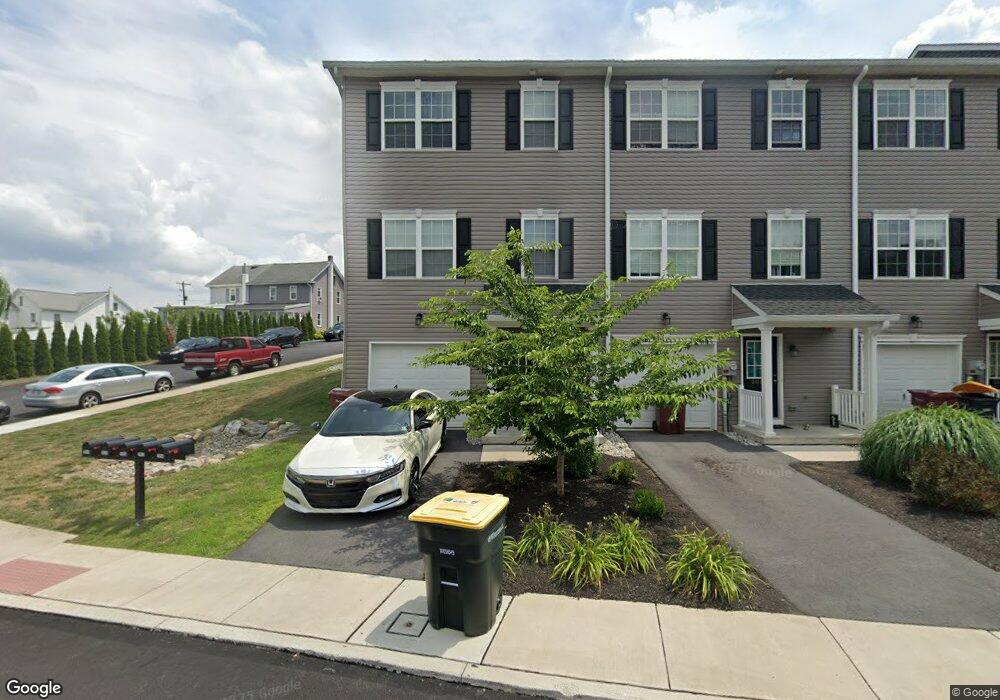 2046 Arey Ln, Whitehall, PA 18052 - photo 1