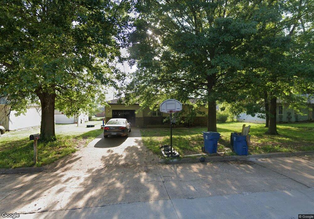 2411 S Orchard Ave, Bolivar, MO 65613 - photo 1