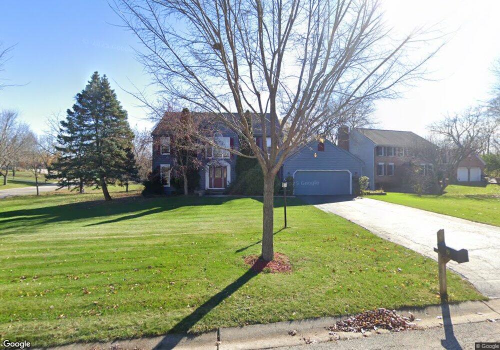 2 Hampton Ct, Algonquin, IL 60102 - photo 1