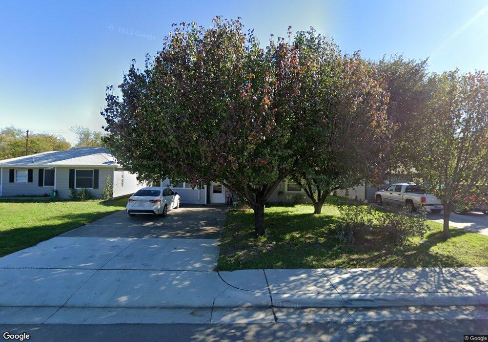 613 SW 5th St, Grand Prairie, TX 75051 - photo 1