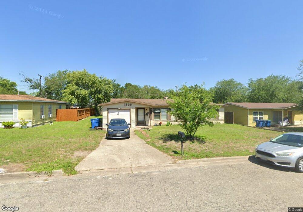 1509 E Rosewood St, Beeville, TX 78102 - photo 1
