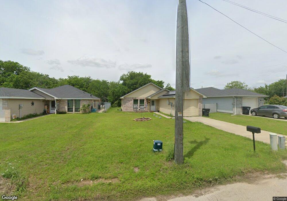 1409 Chase Ave, Cleburne, TX 76031 - photo 1