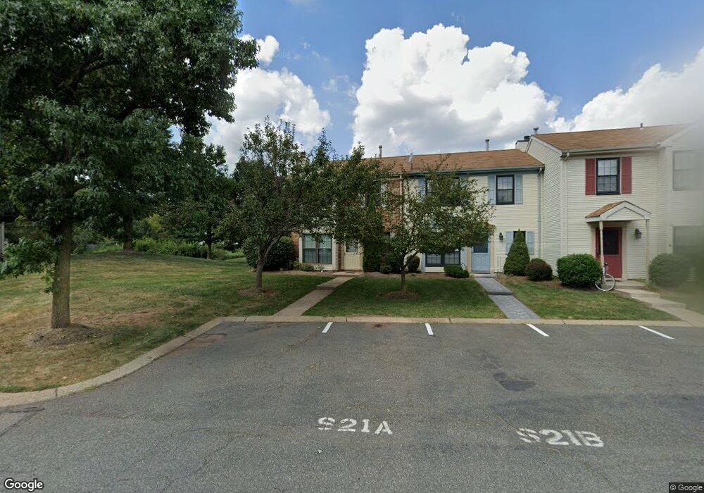 219 Hampshire Ct unit 21A, Piscataway, NJ 08854 - photo 1