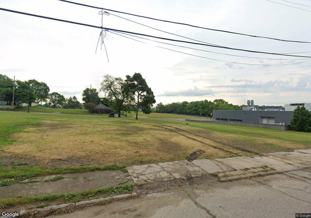 420 Cottage Grove Ave, Flint, MI 48504 - photo 1