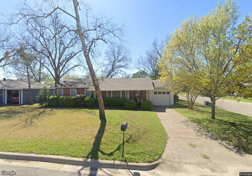 609 Phillips St, Cleburne, TX 76033 - photo 1