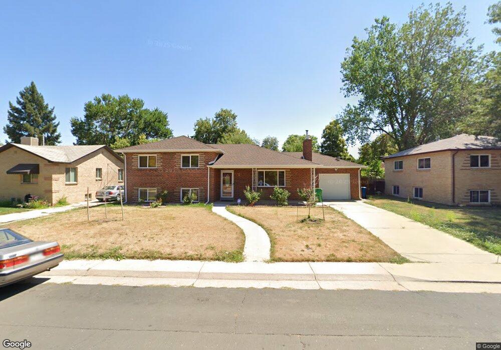 1048 Kramer Ct, Aurora, CO 80010 - photo 1