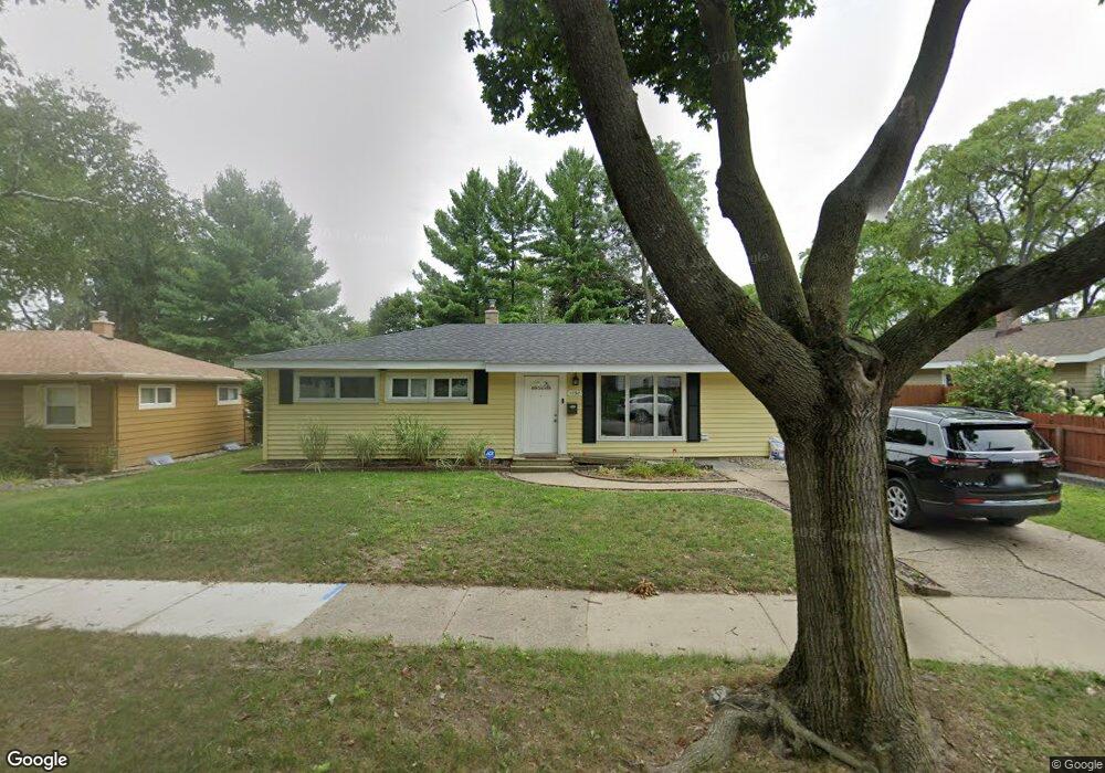 1130 Kentwood St NE, Grand Rapids, MI 49505 - photo 1