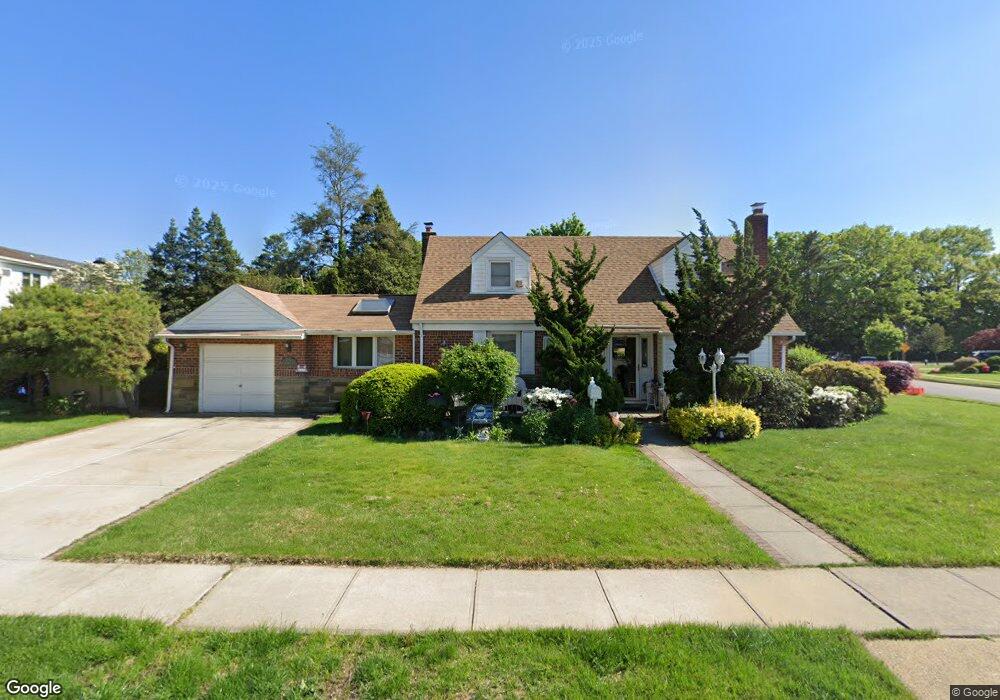 859 Rasweiler Blvd, Franklin Square, NY 11010 - photo 1