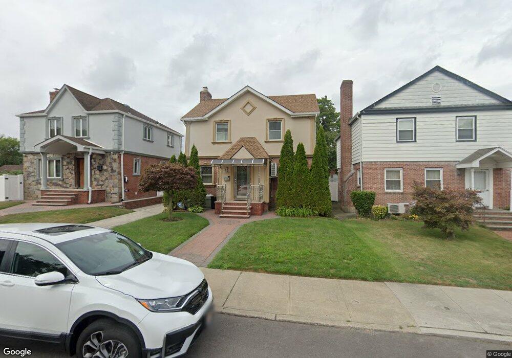7534 176th St, Fresh Meadows, NY 11366 - photo 1