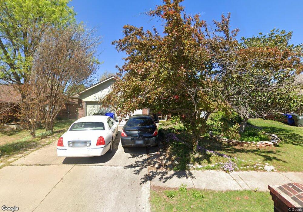 717 Gyrfalcon Dr, Norman, OK 73072 - photo 1