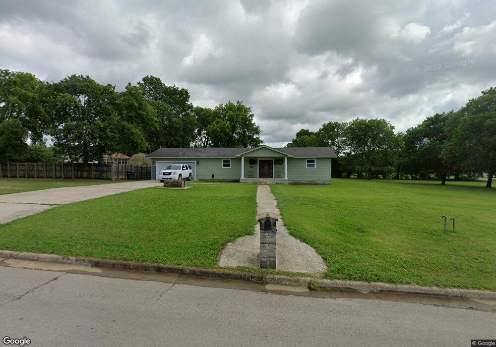1010 10th Ave NE, Ardmore, OK 73401 - photo 1