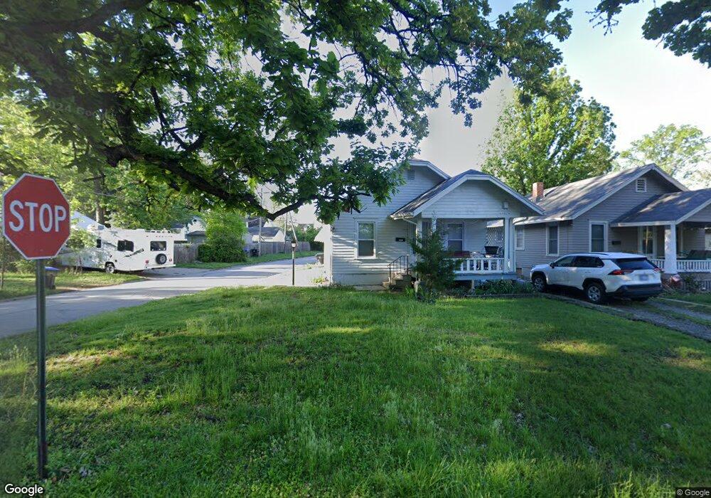 2201 SW Martin Ct, Topeka, KS 66606 - photo 1