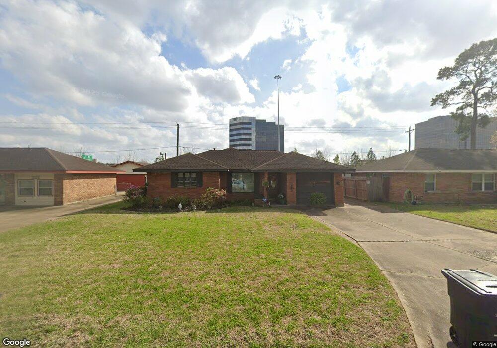 1031 W 30th St, Houston, TX 77018 - photo 1
