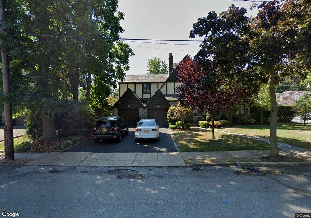 35 Highland Blvd, Lynbrook, NY 11563 - photo 1