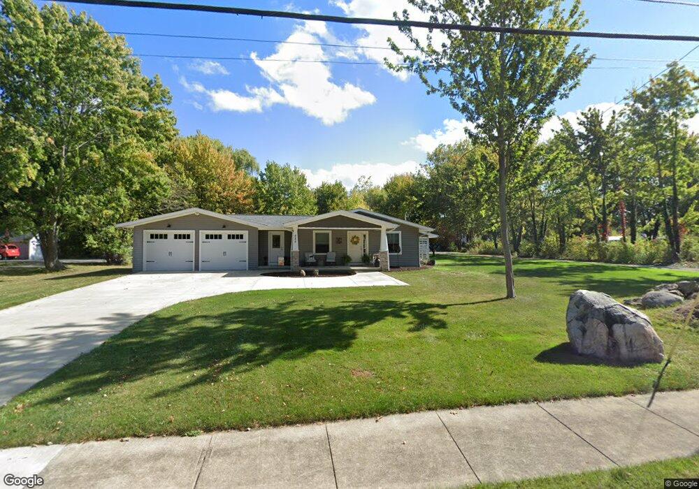 525 Harris Rd, Sheffield Lake, OH 44054 - photo 1