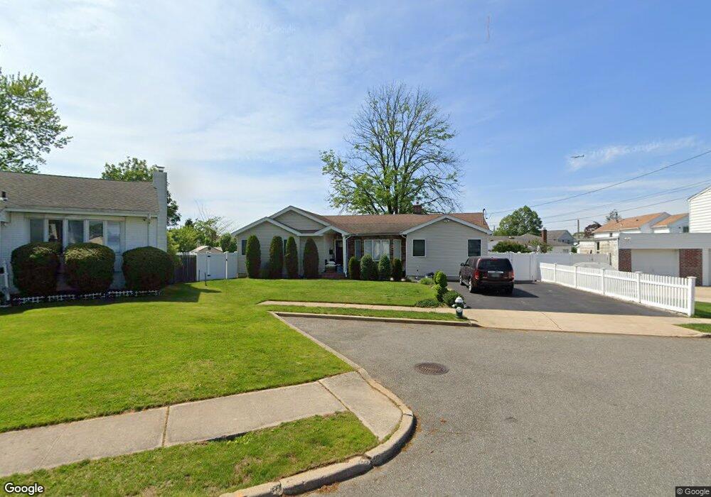 222 Guildford Ct, West Hempstead, NY 11552 - photo 1