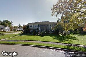 2 Country Village Ln, New Hyde Park, NY 11040